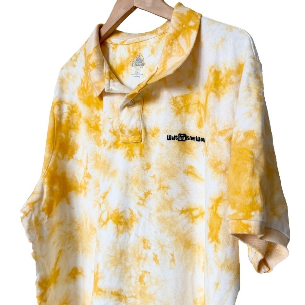 Disney Parks WDW Men's XXL Yellow Tie-Dye Slim Fit Polo Shirt Casual Stretch